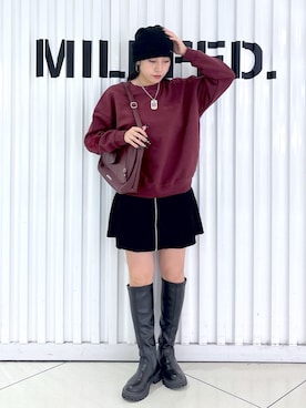 「アイテム（ニットキャップ/ビーニー）」を使った、石田 莉央さん（レディース・161cm）の秋コーディネート