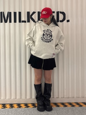 「MILKFED.（ミルクフェド）のMESSAGE EMBROIDERY CAP（キャップ）」を使った、石田 莉央さん（レディース・161cm）の秋コーディネート