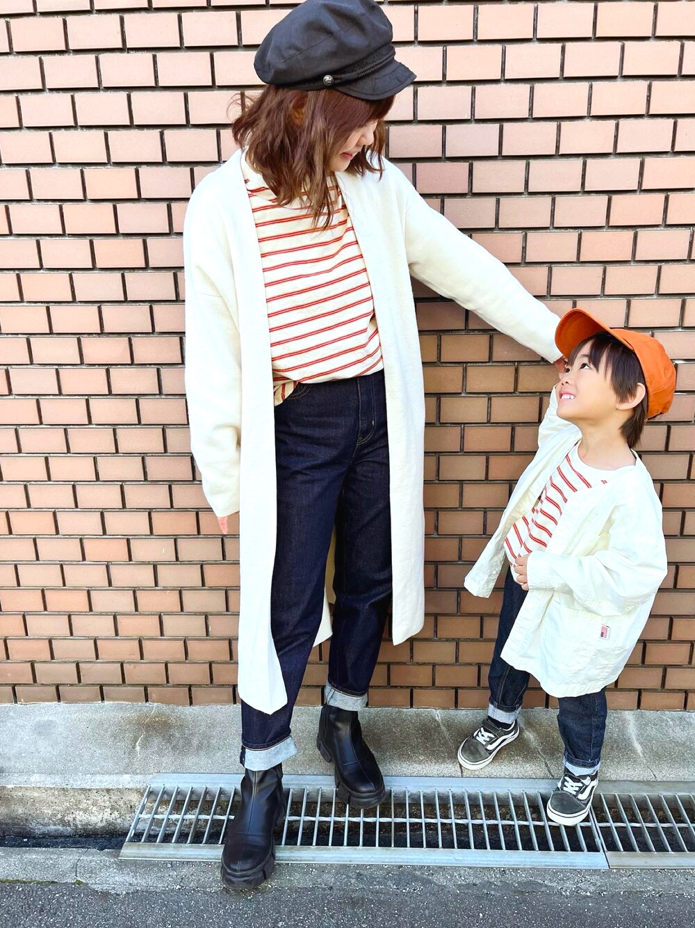 「リンクコーデ、キッズファッション、秋服、男の子、親子コーデ、むすこーで、ボーダー、キャップ、カジュアルコーデ、おそろいコーデ、パンツスタイル、lowrysfarmkids、chaopanic typy、お洒落さんとつながりたい、男の子コーデ」｜「LOWRYS FARMのボーダーソデボリュームＴシャツ　125423（Tシャツ/カットソー、ホワイト系）」を使った、m.eさん（キッズ・100cm）の秋コーディネートの1枚目の写真