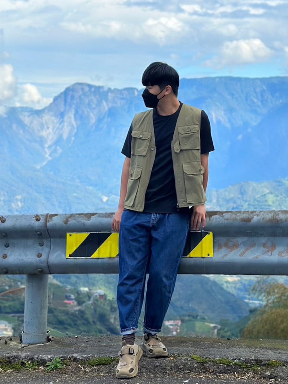 「涼鞋、ootd、outdoor、camping、大地色」｜「CONVERSEのアイテム（サンダル、グリーン系）」を使った、jimmy さん（メンズ・169cm）の秋コーディネートの1枚目の写真