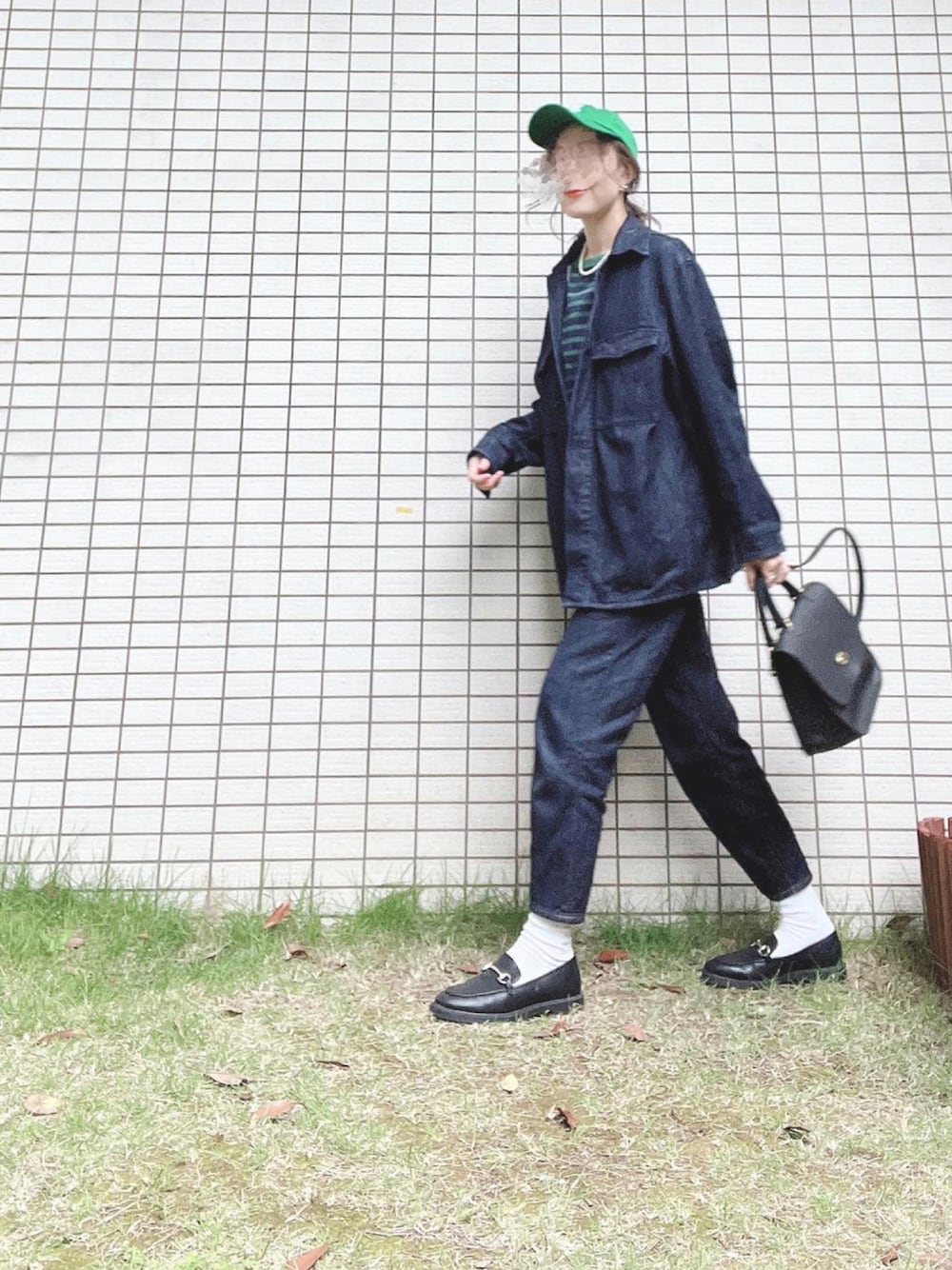 「休日スタイル、秋のコーデ、オトナカジュアル、UNIQLO U、UNIQLOコーデ、ペグトップハイライズジーンズ、プチプラ、セットアップ、ローファー、ショルダーバッグ、キャップ、ボーダー、パールネックレス、韓国ファッション、グリーン」｜「UNIQLOのアイテム（デニムジャケット、ブルー系）」を使った、chan-miさん（レディース・163cm）の秋コーディネートの1枚目の写真