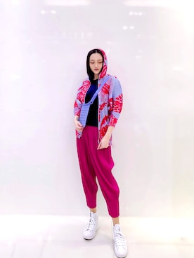 「PLEATS PLEASE（プリーツプリーズ）のアイテム（ジャケット/アウター）」を使った、陳.臻. X JC さん（レディース・167cm）の秋コーディネート