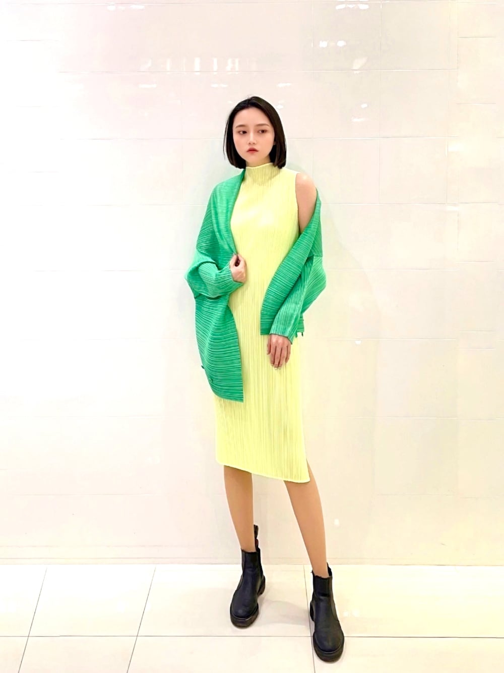 「ootd、ootdtw、ootdjapan、ootdfashion、Taiwan、Taichung、top city」｜「ISSEY MIYAKEのアイテム（ワンピース、その他）」を使った、陳.臻. X JC さん（レディース・167cm）の秋コーディネートの1枚目の写真