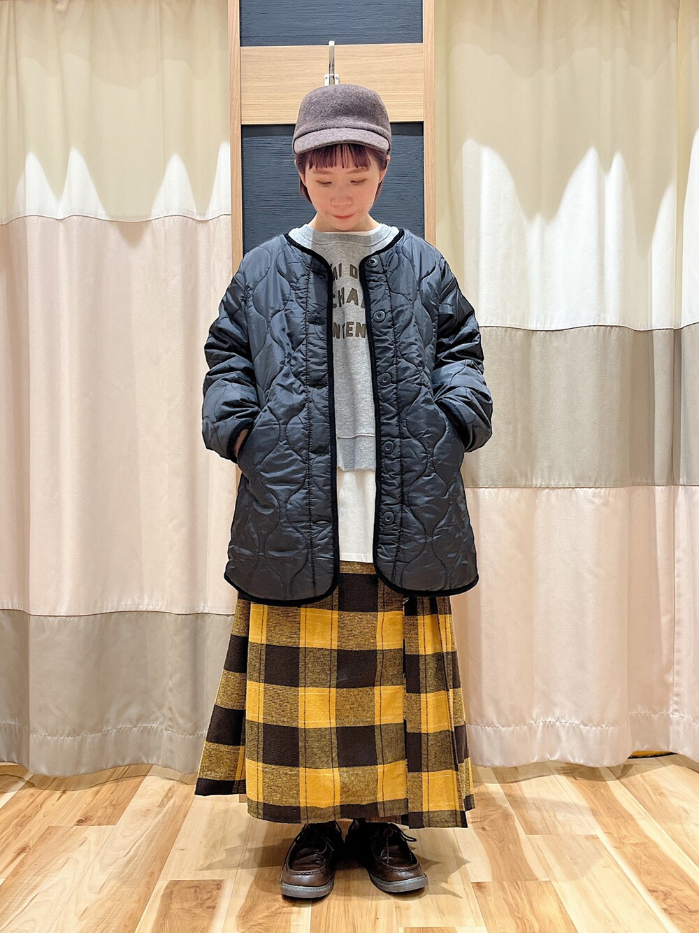 「チェック、キルティング、ローファー、冬、ラップスカート、ゆるコーデ、オトナカジュアル、おしゃれさんと繋がりたい、Samansa Mos2」｜「Samansa Mos2のノーカラーボアキルトコート（ノーカラーコート、ブラック系）」を使った、と ま る 🎀さん（レディース・151cm）の冬コーディネートの1枚目の写真