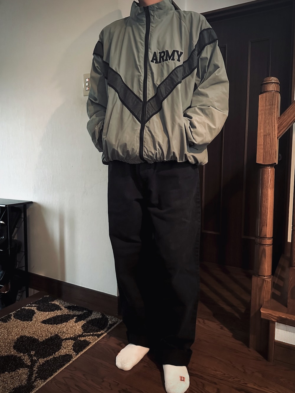 「春服、お洒落さんとつながりたい、ミリタリージャケット、Levi's、silver tab、ワイドデニム、ブラックデニム、USARMY、メンズファッション、メンズライク、いいね、save、フォローお願いします🤑、アメカジ、IPFU、古着MIX、古着」｜「SILVER TABのLevi's SILVER TAB / 90'sブラックバギーデニムパンツ / 38 inch（デニムパンツ、ブラック系）」を使った、がんぽん兄さん（メンズ・176cm）の春コーディネートの1枚目の写真