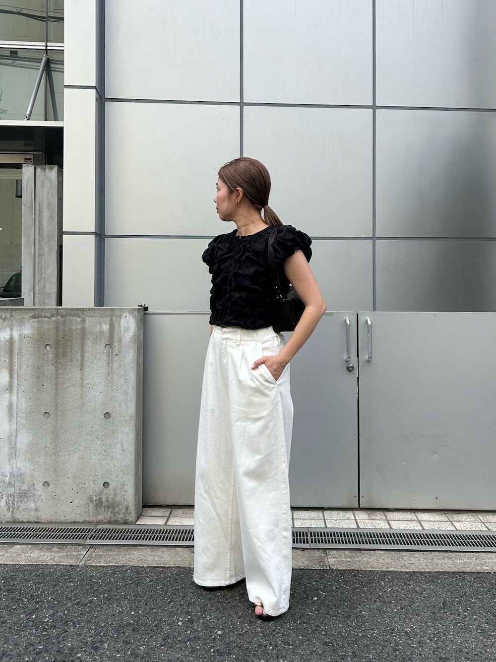WEB限定』クシュクシュパフスリーブトップスを使った人気ファッション