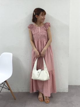 「mystic（ミスティック）のシャーリングワンピース（ワンピース、ピンク系）」を使った、mika🍊さん（レディース・155cm）の春コーディネート