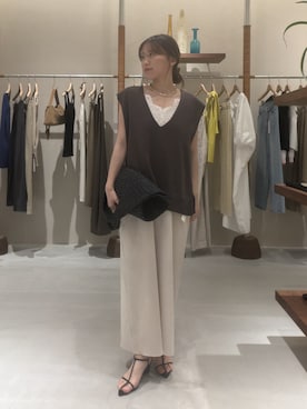 「GALLARDAGALANTE（ガリャルダガランテ）の【今から秋まで】サイドスリットニット（ニット/セーター、ブラウン系）」を使った、ggsachiさん（レディース・158cm）の夏コーディネート