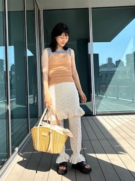 「BEAMS COUTURE（ビームスクチュール）のアイレット フリル ニット スカート（スカート、ホワイト系）」を使った、ビームスクチュールさん（レディース・158cm）の夏コーディネート