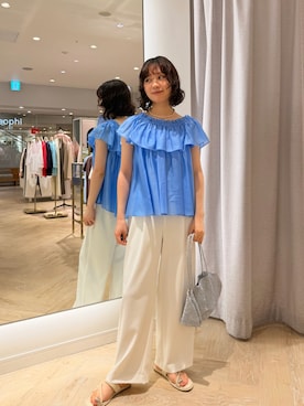 「NOLLEY’S Sophi（ノーリーズソフィ）の《セットアップ対応》【BECシリーズ】ウォッシャブルシアーローンオフショルブラウス（シャツ/ブラウス、ブルー系）」を使った、RIOさん（レディース・161cm）の夏コーディネート