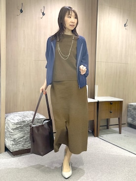 「UNTITLED（アンタイトル）のトリコットシアーブラウス（シャツ/ブラウス、ブルー系）」を使った、Miwaさん（レディース・155cm）の秋コーディネート