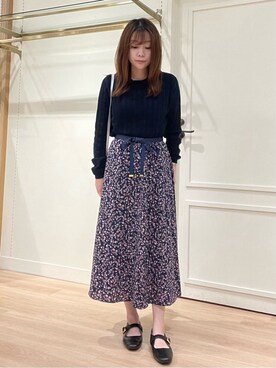 「LAURA ASHLEY（ローラアシュレイ）の【洗える／同柄アイテムあり】トゥワイダル チューリップス柄スカート（スカート、ブルー系）」を使った、rie⭐︎さん（レディース・153cm）の秋コーディネート