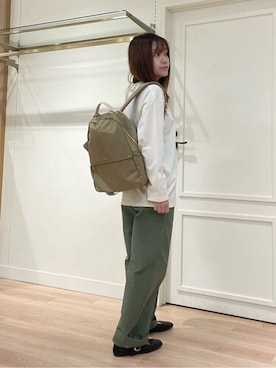 「LAURA ASHLEY（ローラアシュレイ）のローラ アシュレイ生誕100周年記念 枚数限定 サイクルガール フォトTシャツ（Tシャツ/カットソー、ホワイト系）」を使った、rie⭐︎さん（レディース・153cm）の秋コーディネート