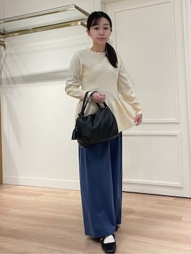 「LAURA ASHLEY（ローラアシュレイ）の【洗える／ウール混／サスティナブル素材】フリルネックペプラム プルオーバーニット（ニット/セーター、ホワイト系）」を使った、rie⭐︎さん（レディース・153cm）の冬コーディネート