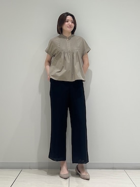 「INDIVI（インディヴィ）の【撥水／UVケア／SETUP可能】軽量タックスキッパーブラウス（シャツ/ブラウス、ベージュ系）」を使った、T.Kさん（レディース・171cm）の夏コーディネート