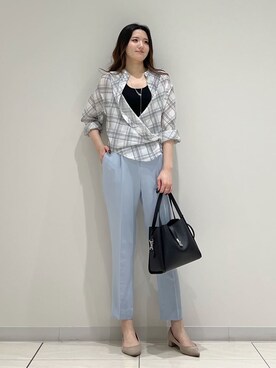「INDIVI（インディヴィ）の【2WAY／シアー】バイアスチェック柄＆無地 カシュクールシャツ（シャツ/ブラウス、グレー系）」を使った、T.Kさん（レディース・171cm）の春コーディネート