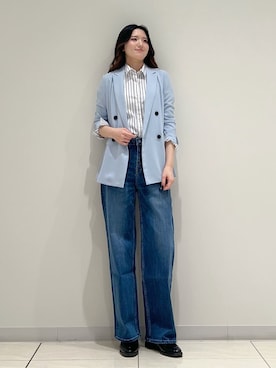 「INDIVI（インディヴィ）の【2WAY／洗える】ラメストライプ コットン混シャツ（シャツ/ブラウス、ブルー系）」を使った、T.Kさん（レディース・171cm）の春コーディネート