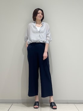 「INDIVI（インディヴィ）の【接触冷感／洗える／2WAY】ドロスト付 シアーシャンブレーシャツ（シャツ/ブラウス、ホワイト系）」を使った、T.Kさん（レディース・171cm）の夏コーディネート