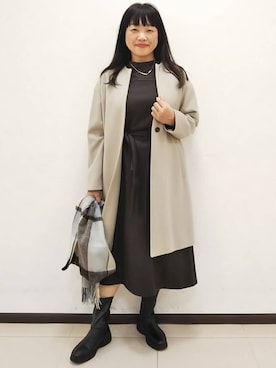 「アイテム（ノーカラーコート、ベージュ系）」を使った、ともさん（レディース・165cm）の冬コーディネート