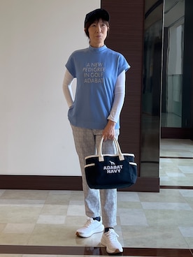 「adabat（アダバット）の【吸水速乾】UVメッセージロゴモックT（Tシャツ/カットソー、ブルー系）」を使った、サンタクさん（レディース・164cm）の春コーディネート