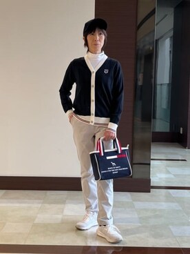 「adabat（アダバット）の【ADABAT NAVY】ケーブルニットUVカーディガン（カーディガン/ボレロ、ブルー系）」を使った、サンタクさん（レディース・164cm）の冬コーディネート