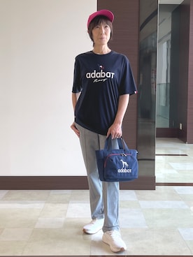 「adabat（アダバット）の【ADABAT NAVY】接触冷感/抗菌防臭/消臭 アイスクリアコットン半袖ロゴT（Tシャツ/カットソー、ブルー系）」を使った、サンタクさん（レディース・164cm）の夏コーディネート
