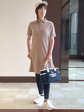 「adabat（アダバット）の【ADABAT NAVY】吸水速乾/接触冷感 カノコポロえりワンピース（ワンピース、ベージュ系）」を使った、サンタクさん（レディース・164cm）の夏コーディネート