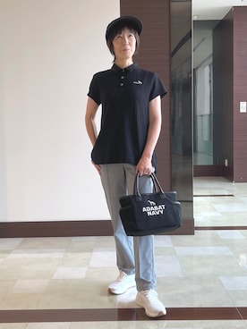「adabat（アダバット）の【UVケア】バックシアー半袖ポロシャツ（ポロシャツ、ブラック系）」を使った、サンタクさん（レディース・164cm）の夏コーディネート