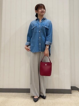 「INDIVI（インディヴィ）の【洗える／体型カバー】ライトデニム ワークシャツ（シャツ/ブラウス、ブルー系）」を使った、ちひさん（レディース・162cm）の夏コーディネート