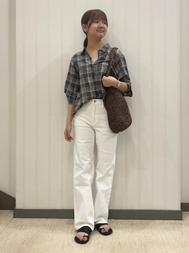 「INDIVI（インディヴィ）の【透け感／2WAY】袖アレンジ チェックシャツ（シャツ/ブラウス、グレー系）」を使った、ちひさん（レディース・162cm）の夏コーディネート