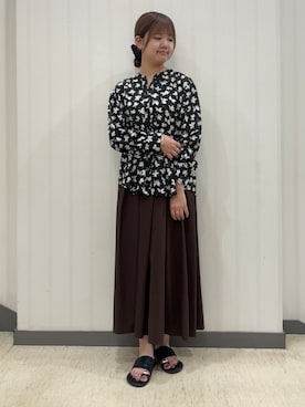 「INDIVI（インディヴィ）の【撥水／裏地なし軽量】ギャザーボリュームスカート（スカート、ブラウン系）」を使った、ちひさん（レディース・162cm）の夏コーディネート