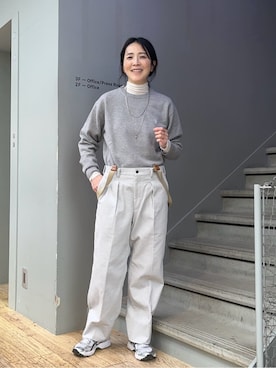 「TAKEO KIKUCHI（タケオキクチ）の【Air Palette Knit】ワンポイント カラーニット プルオーバー（ニット/セーター、グレー系）」を使った、jinnoさん（レディース）の冬コーディネート