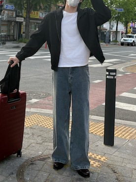 「THE CLE（ザクレ）のSTUDS DENIM / スタッズデニム（デニムパンツ、ブルー系）」を使った、Tさん（メンズ・172cm）の夏コーディネート