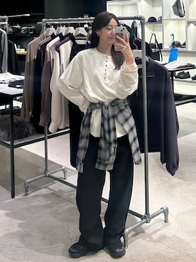 「Lui's（ルイス）のアイテム（シャツ/ブラウス）」を使った、AIKAさん（レディース・159cm）の秋コーディネート