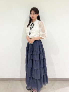 「Audie a Muses（オーディアミューズ）のリボン付きブラウス（シャツ/ブラウス、ホワイト系）」を使った、オーディアスタッフさん（レディース・163cm）の秋コーディネート