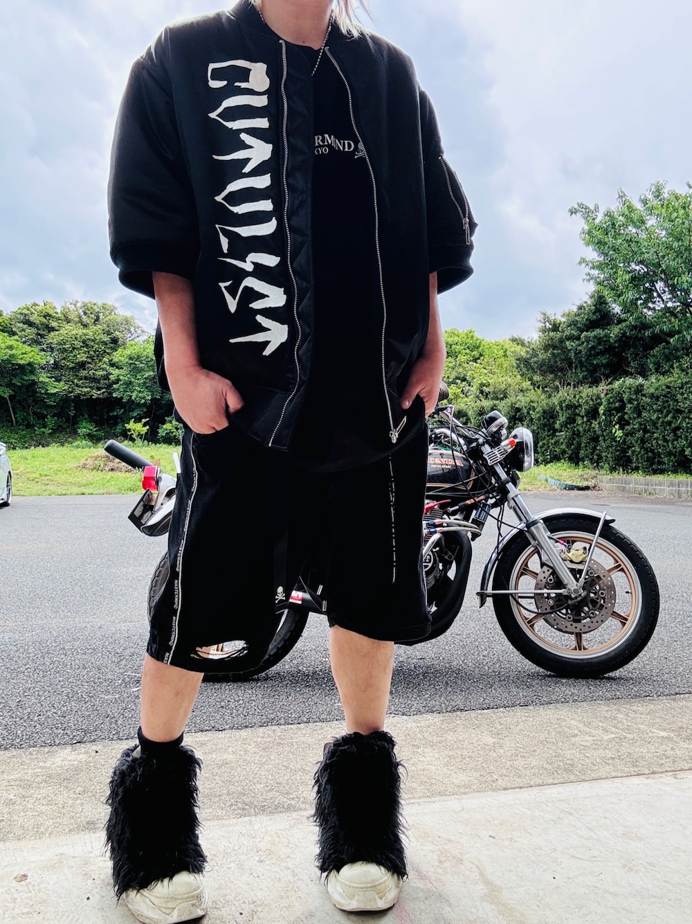 「cvtvlist、カタリスト、mastermind world、mastermind JAPAN、マスターマインドワールド、マスターマインドジャパン、MA-1、リメイク、半袖ma-1、RICK OWENS、アブストラクト、ブラック、ブランドコーデ、Cody Sanderson、コディサンダーソン」｜「CVTVLISTのアイテム（MA-1、ブラック系）」を使った、まぁ坊さん（メンズ・178cm）の春コーディネートの1枚目の写真