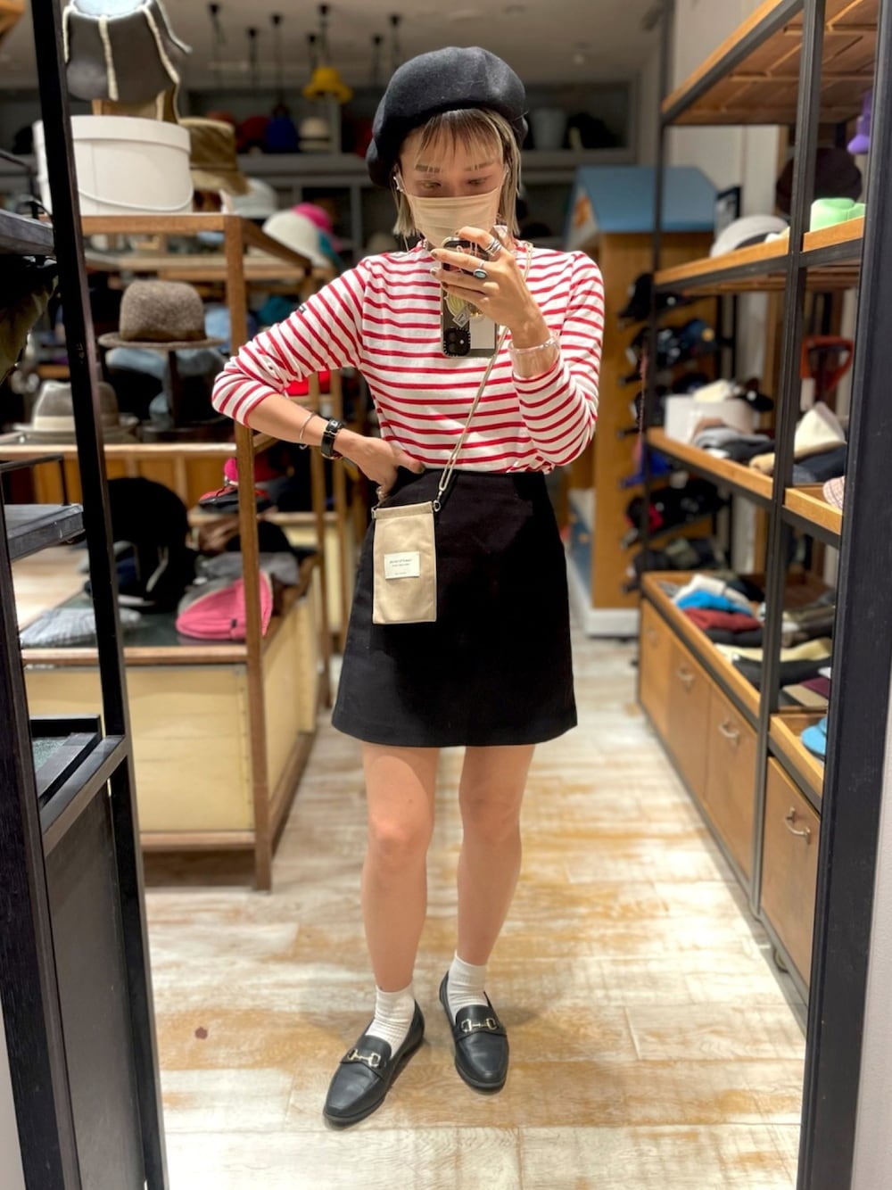 「スカート、ボーダー、ベレー帽、ローファー、GU、セントジェームス、白靴下、フリークスストア、arth、override」｜「arthの【arth】 Basque Beret（ハンチング/ベレー帽、ブラック系）」を使った、akiさん（レディース・156cm）の秋コーディネートの1枚目の写真