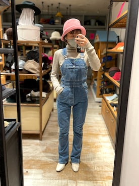 「holiday」｜「アイテム（サロペット/オーバーオール）」を使った、akiさん（レディース・156cm）の冬コーディネート