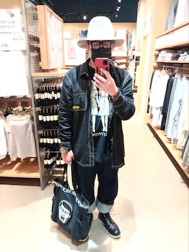 何子立さんのコーディネート