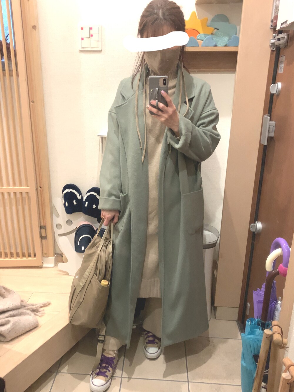 「セットアップ、ニットアップ、ニットパンツ、ニットワンピース、ハイネック、ガウンコート、リュック、スニーカー、コンバースハイカット、カジュアル、カジュアルコーデ、ベージュ」｜「FRAY I.Dのアイテム（ワンピース/ドレス、ベージュ系）」を使った、こたつんさん（レディース・158cm）の冬コーディネートの1枚目の写真