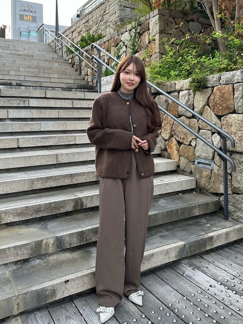 Mila Owen（ミラオーウェン）の「金釦短丈アルパカニットカーデ