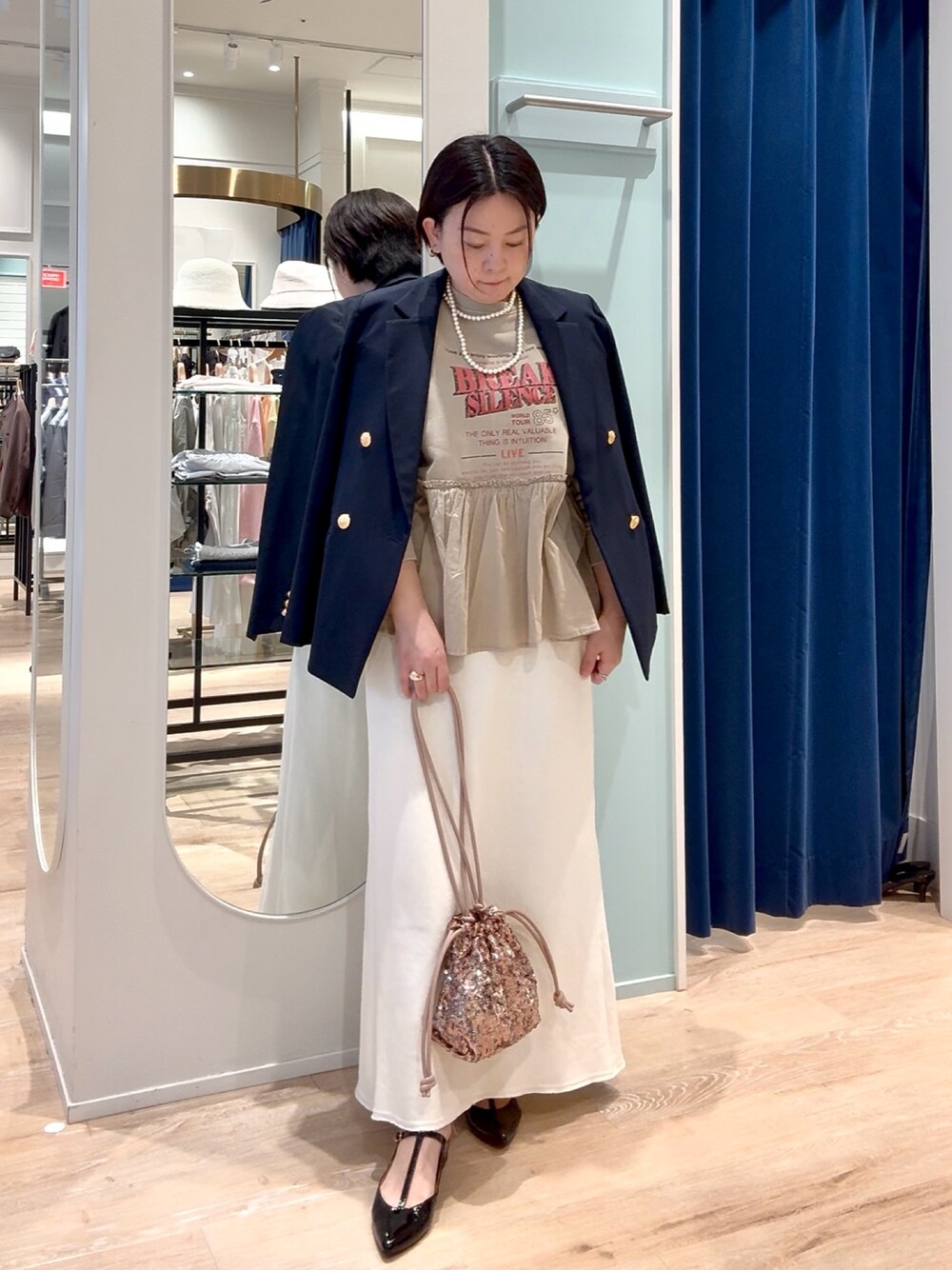 「春服コーデ、大人かわいい、春、大人カジュアル、裏毛、スウェット、ジャケット、スカート」｜「NOLLEY’Sの《オールシーズン/セットアップ対応》裏毛バイヤススカート（スカート、ホワイト系）」を使った、shiraさん（骨格ストレート・レディース・155cm）の春コーディネートの1枚目の写真