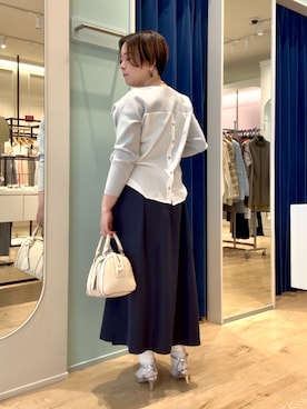 「MICO COULIER（ミコクリエ）の超軽量編柄2WAY切替プルオーバー（ニット/セーター、グレー系）」を使った、shiraさん（レディース・155cm）の春コーディネート