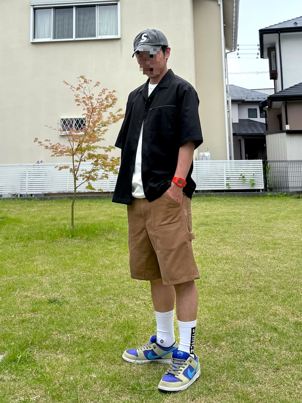 Supreme のアイテムを使った「ダブルニー」の人気ファッション