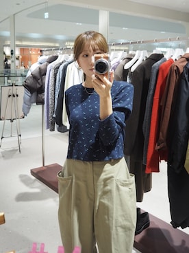 「MAQWEL（マクウェル）の【MAQWEL/マクウェル】Flower Waffleショルダーパッドプルオーバー（Tシャツ/カットソー、ブルー系）」を使った、ayakaさん（レディース・156cm）の秋コーディネート