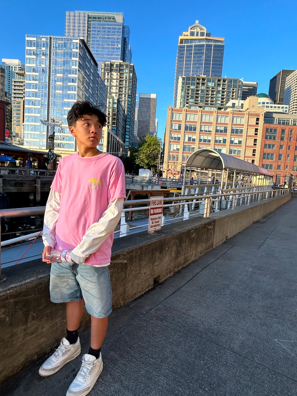 「メンズファッション、カジュアルコーデ、カジュアルスタイル、ootd、スニーカーコーデ、ピンク」｜「STUSSYのSuper Bloom Tee（Tシャツ/カットソー、ピンク系）」を使った、milousaさん（骨格ストレート・メンズ・173cm）の夏コーディネートの1枚目の写真