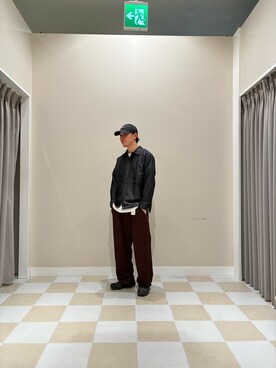 「ITEMS URBANRESEARCH（アイテムズ アーバンリサーチ）のスナップボタンデニムレギュラーカラーシャツ（シャツ/ブラウス、ブラック系）」を使った、かわさん（メンズ・171cm）の春コーディネート