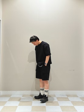 「URBAN RESEARCH DOORS（アーバンリサーチドアーズ）の『UVカット/接触冷感/吸水速乾』ストレッチクロス プルオーバー（Tシャツ/カットソー、ブラック系）」を使った、かわさん（メンズ・171cm）の春コーディネート