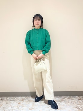 「LOWRYS FARM（ローリーズファーム）のスポンディッシュクルーカーディガン  185899（カーディガン/ボレロ、グリーン系）」を使った、みさきさん（レディース・161cm）の春コーディネート