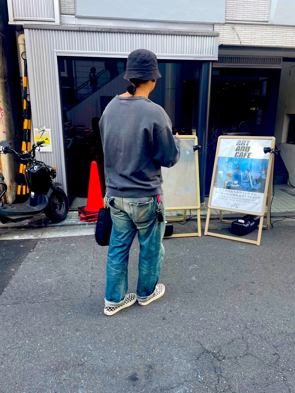 「メンズファッション、大人カジュアル、古着、ストリート、デニム、vintage、ヴィンテージ、スニーカー、#スニーカーコーデ、VANS、下北沢」｜「EVISUのアイテム（デニムパンツ、ブルー系）」を使った、keikaiさん（メンズ・175cm）の冬コーディネートの1枚目の写真